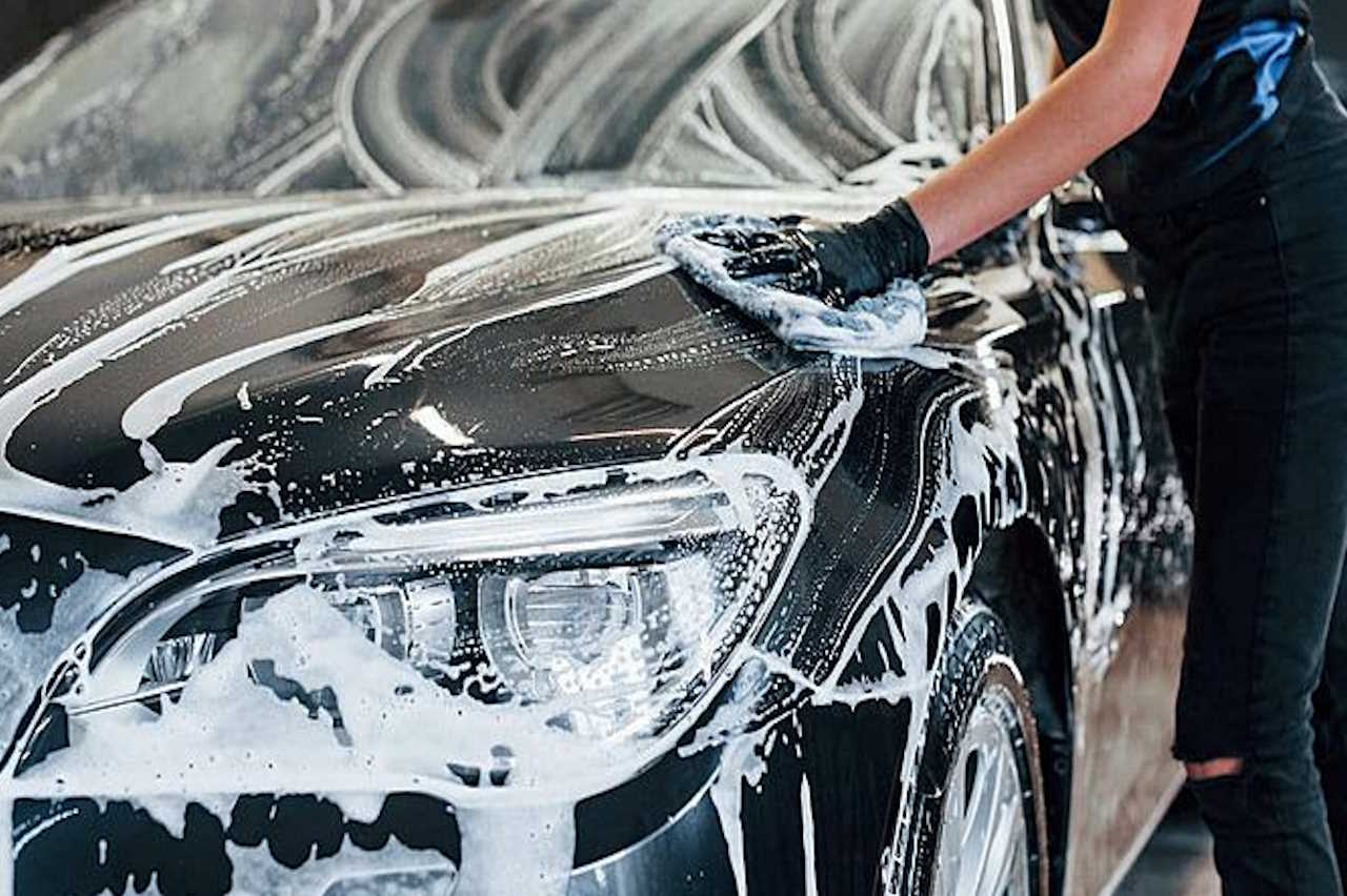 Ammattimainen auton käsinpesu Lohjalla